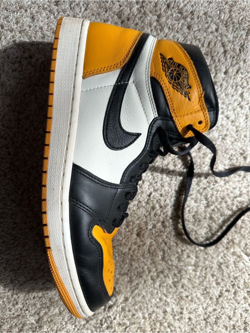 Air Jordan 1 High Black, Yellow, and White — Size USA 11 - Picture 2 of 5